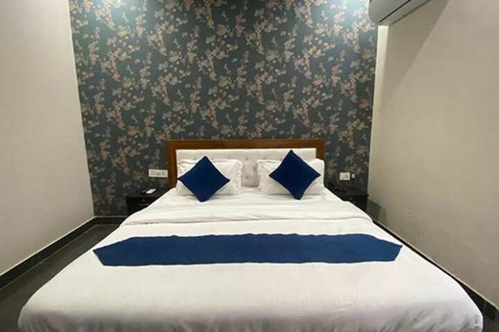 Room 13 of 23
