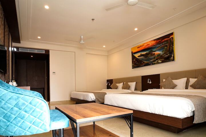 Room 33 of 73