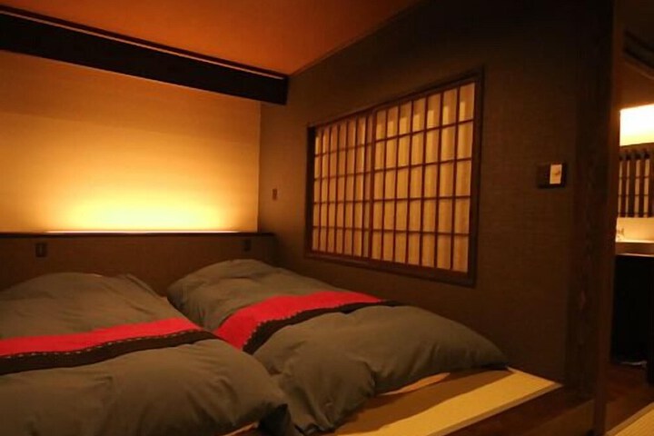 Room 9 of 49