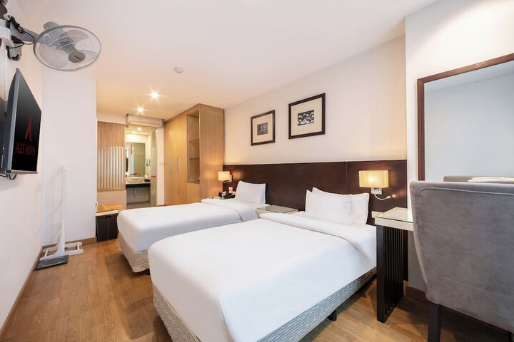 Room 16 of 28