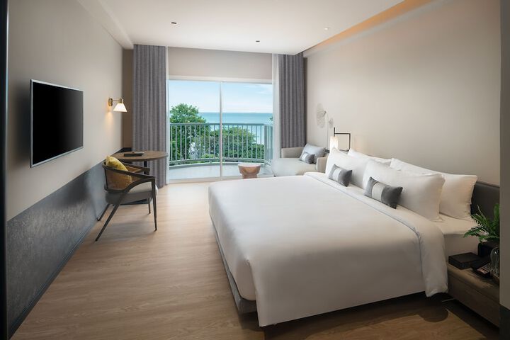 Room 3 of 43