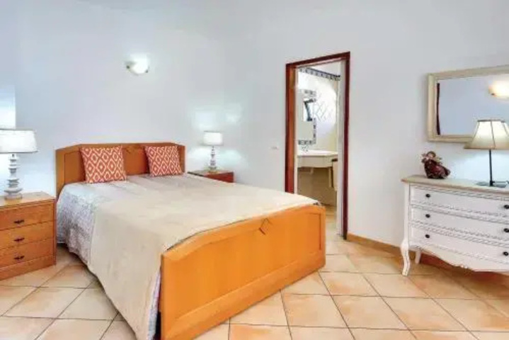 Room 4 of 10