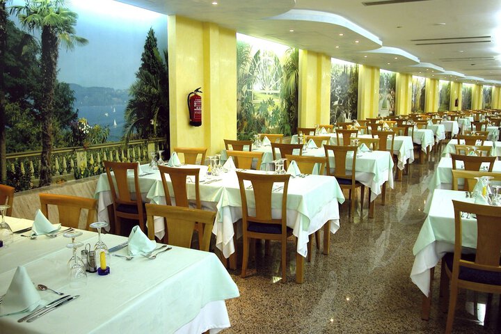 Dining 39 of 75