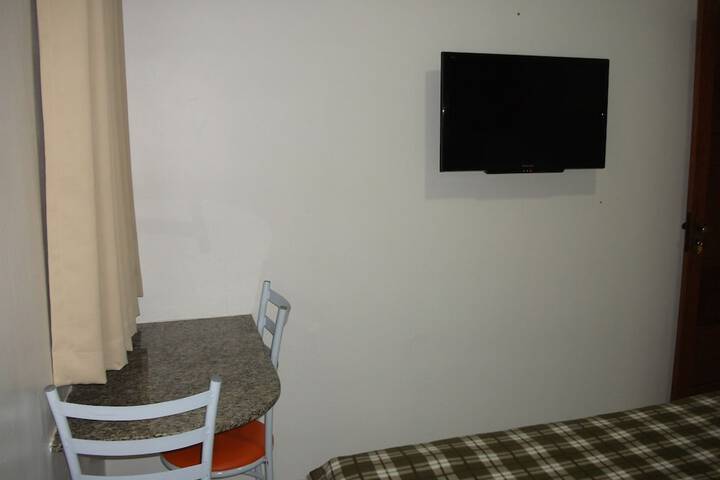 Room 11 of 34