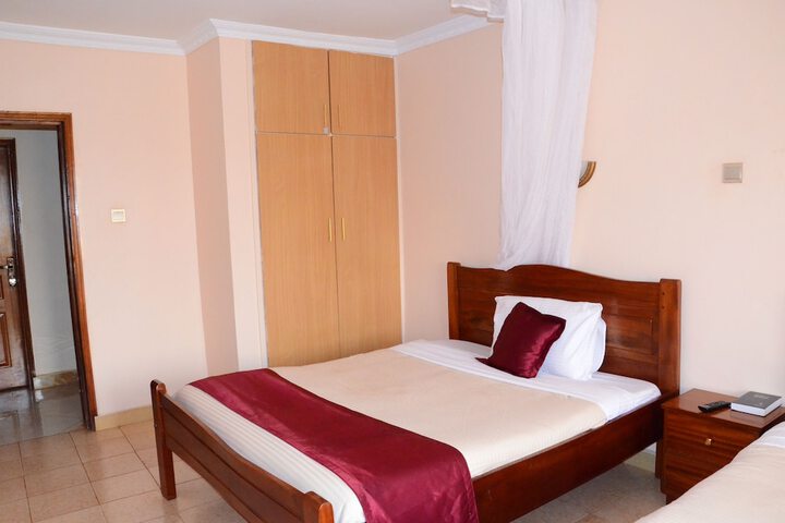 Room 9 of 28