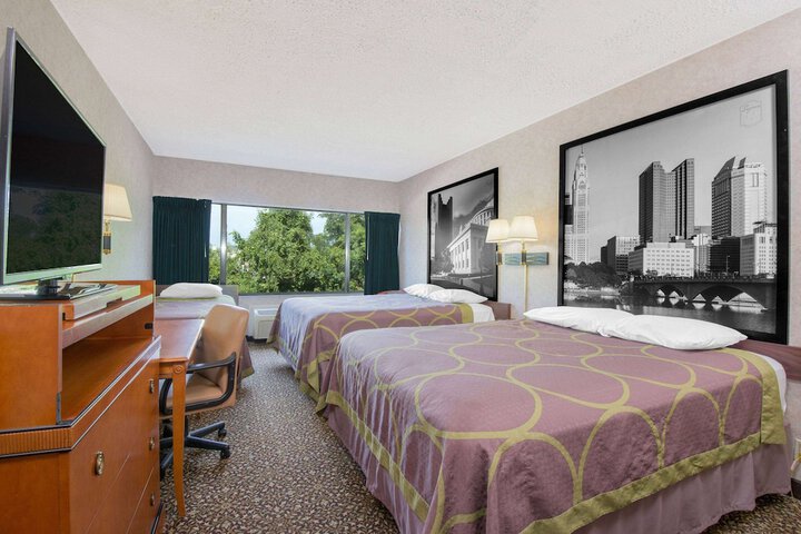 2 Queen Beds (7 of 10)