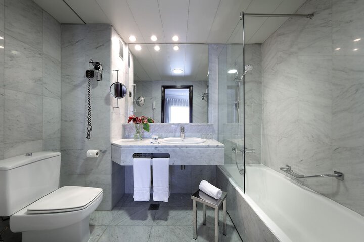 Room 14 of 28