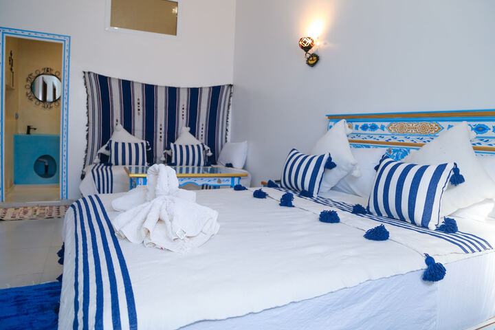 Casa Blue Pearl