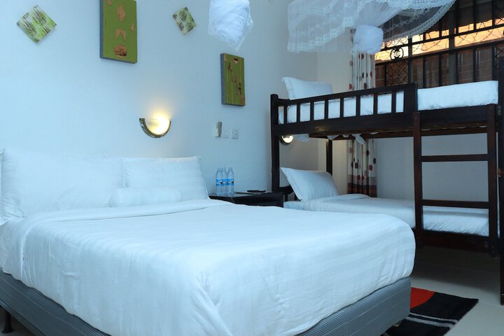 Room 33 of 182