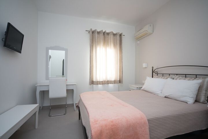 Room 4 of 25