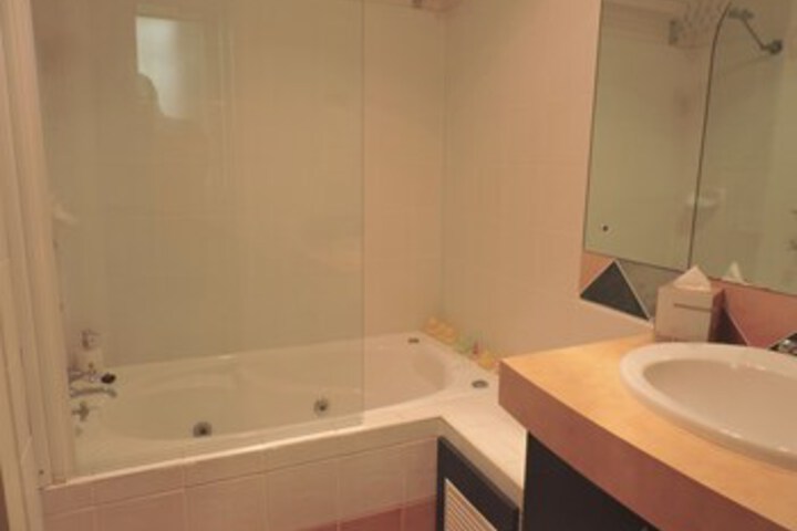 Room 2 of 18