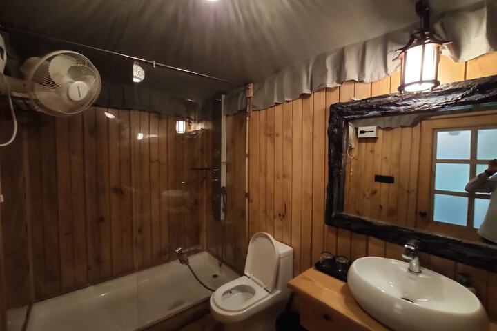 Room 14 of 37