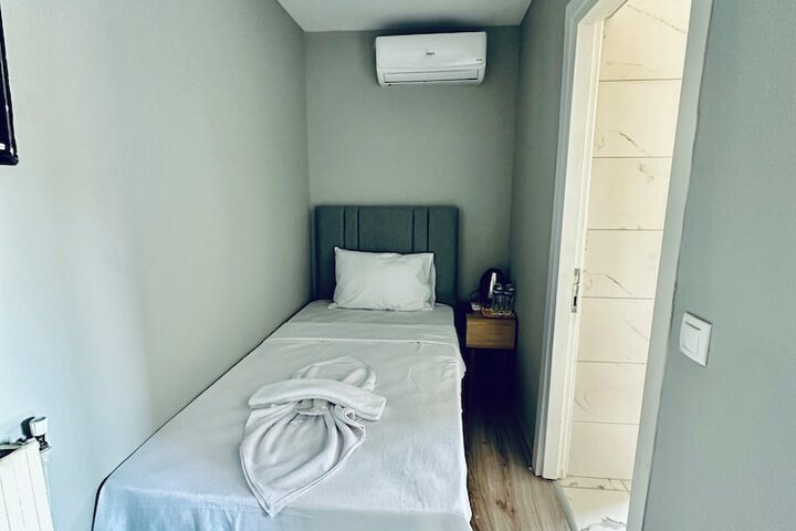 Room 26 of 32