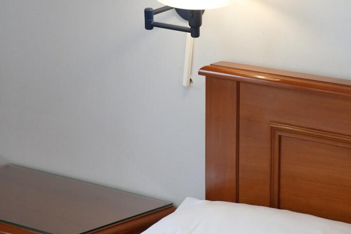 Room 18 of 44