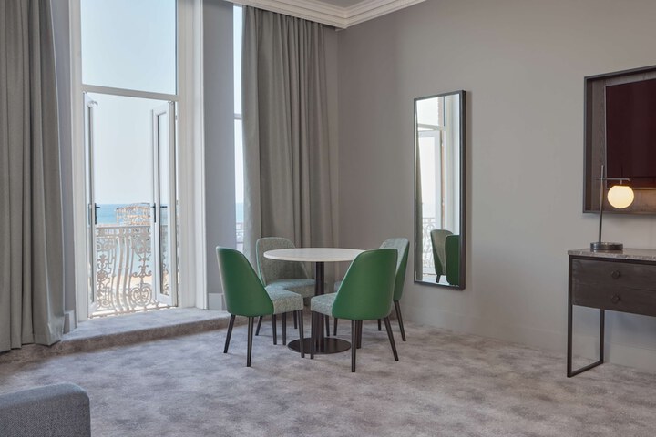 Room 10 of 182