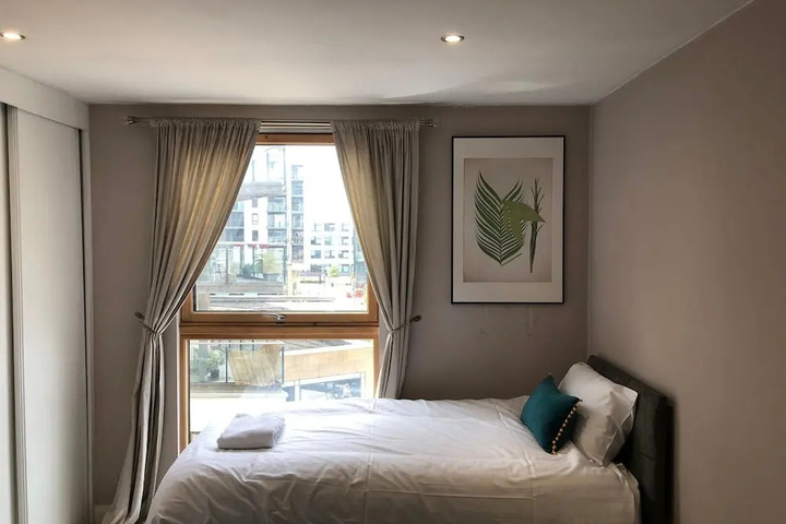 Room 6 of 12