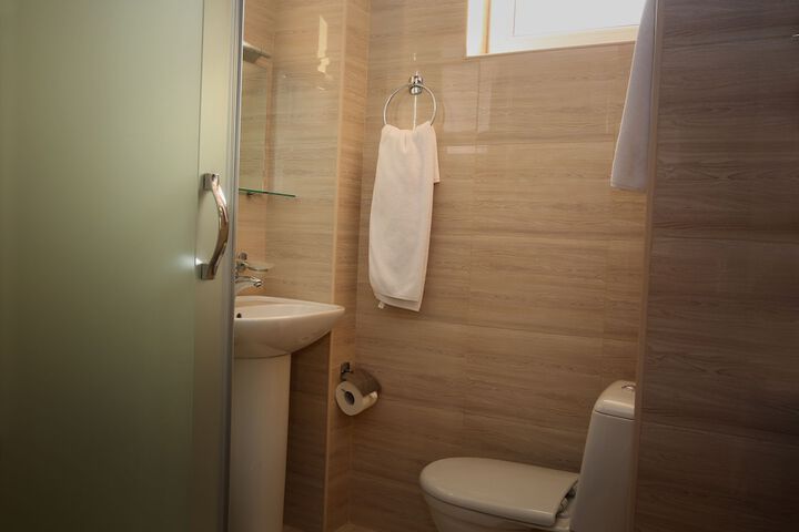Room 32 of 53