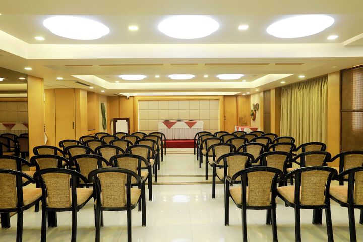 Ballroom/Hall 53 of 66