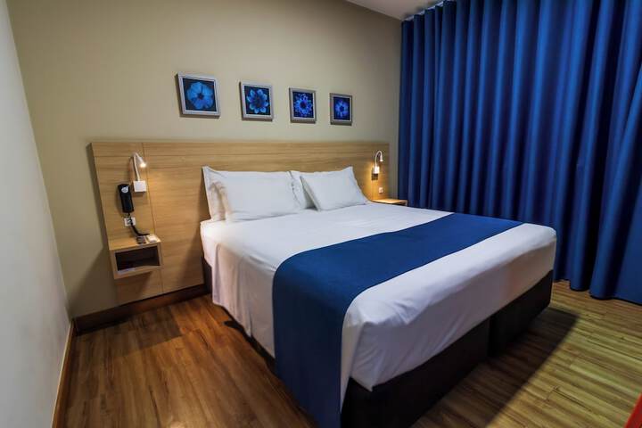 Room 20 of 102