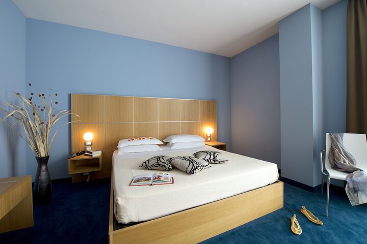 Room 10 of 56