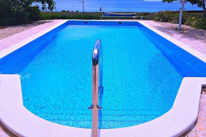 Pool 11 of 24