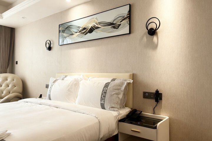 Room 20 of 33