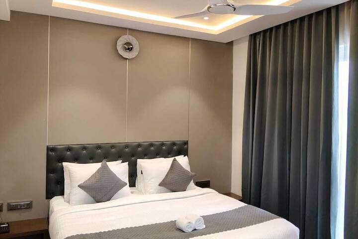 Room 17 of 33