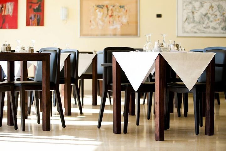 Dining 27 of 34