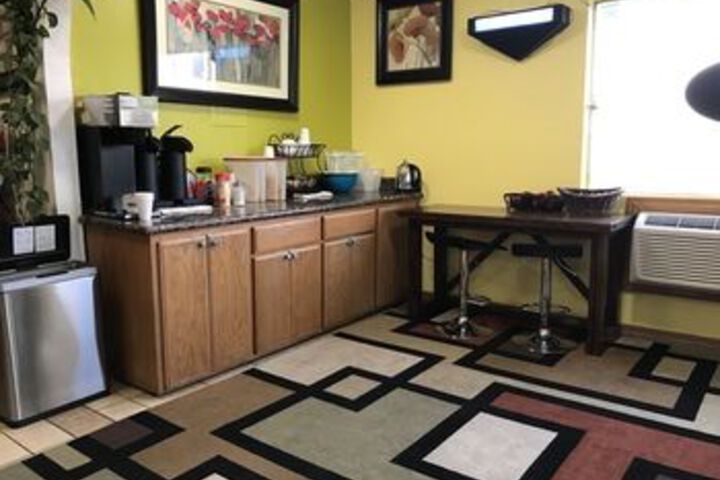 Breakfast/Coffee Service 9 of 52