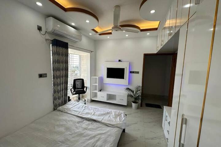 Room 4 of 20