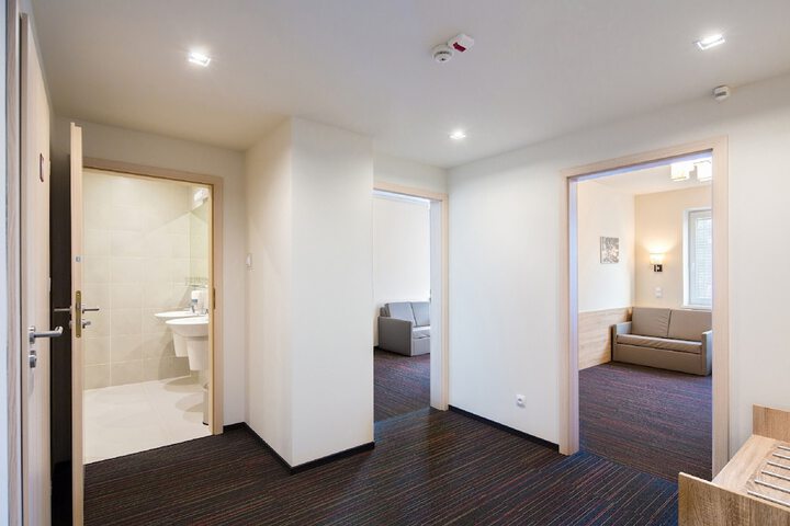 Room 10 of 38