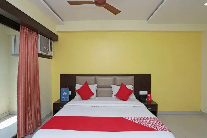 Room 4 of 16
