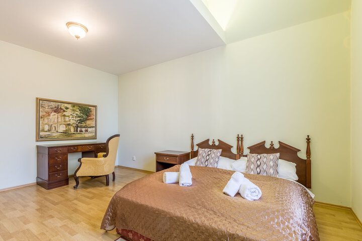 Room 10 of 92