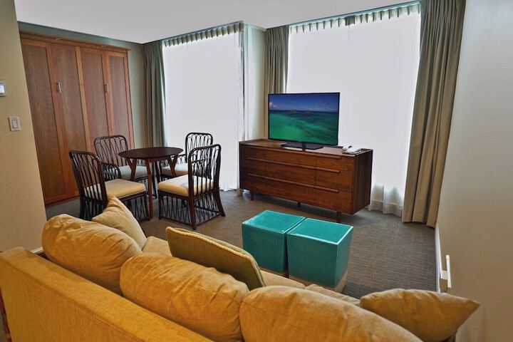 Room 26 of 82