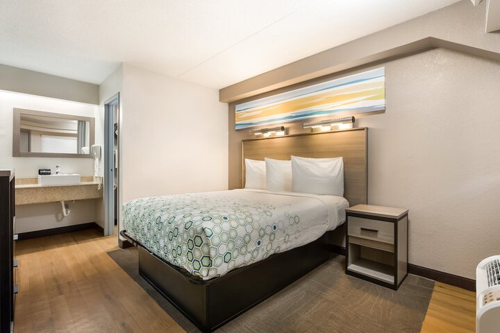 Studio Queen Bed (12 of 12)