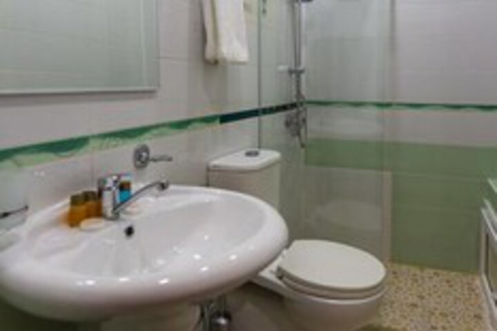 Room 2 of 48