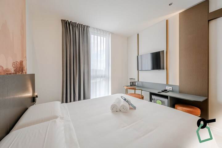 Room 3 of 44