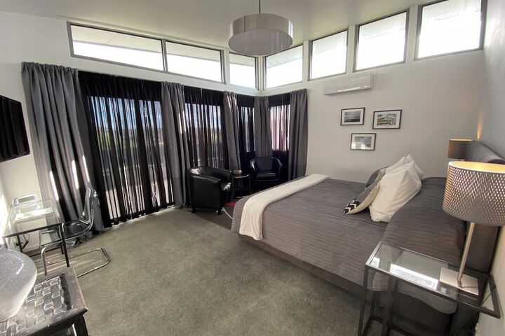 Room 9 of 38