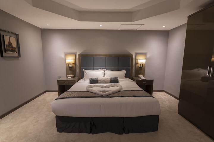Room 8 of 40