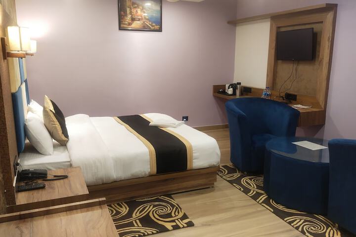 Room 5 of 10