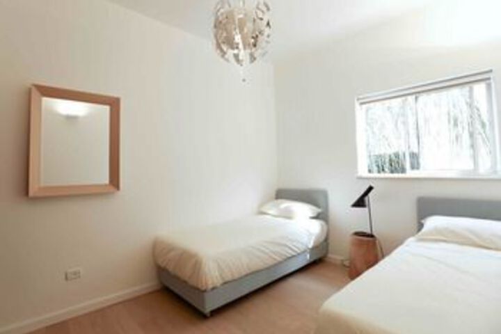 Room 8 of 17