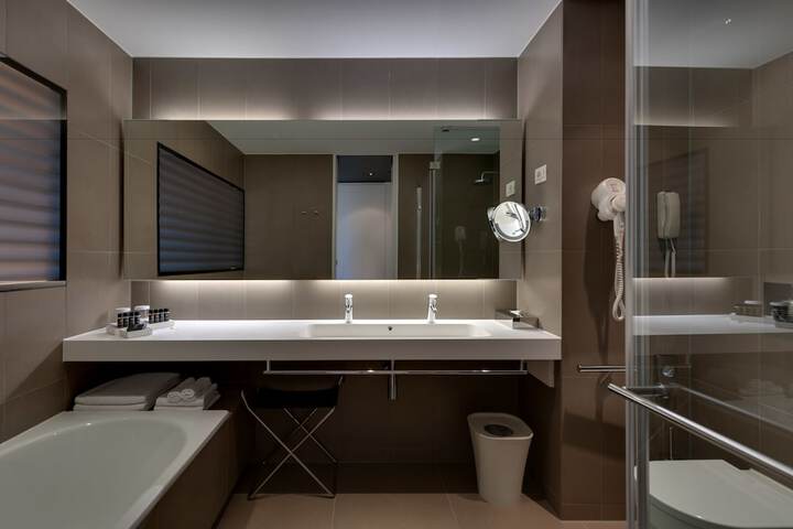 Room 41 of 120