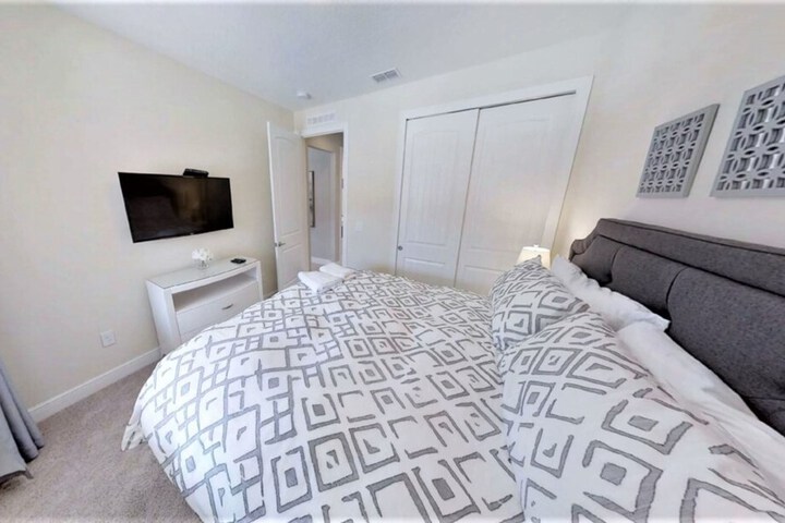 Room 8 of 52