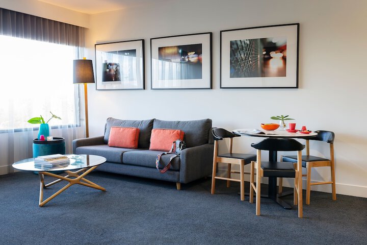 Room 4 of 37