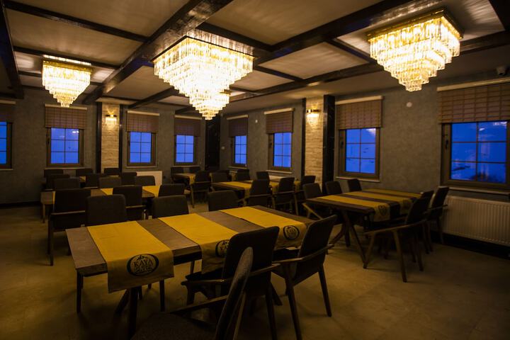 Dining 53 of 72