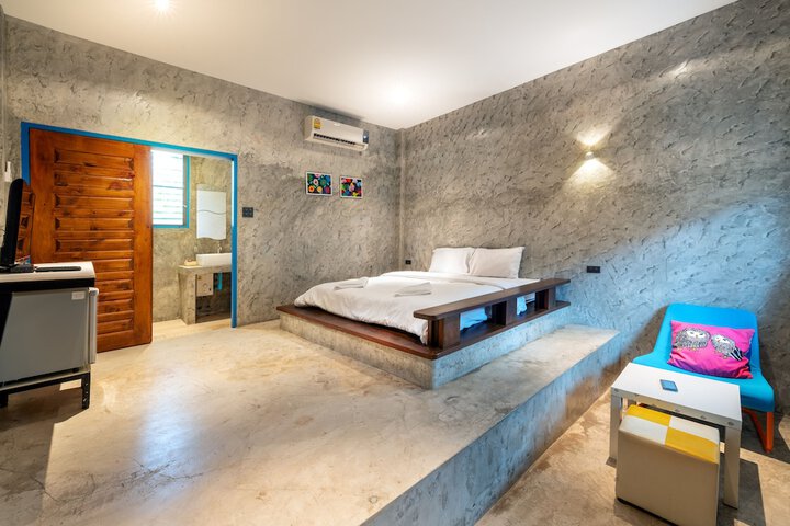 Room 13 of 52
