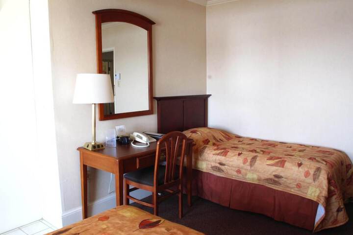 Room 8 of 48