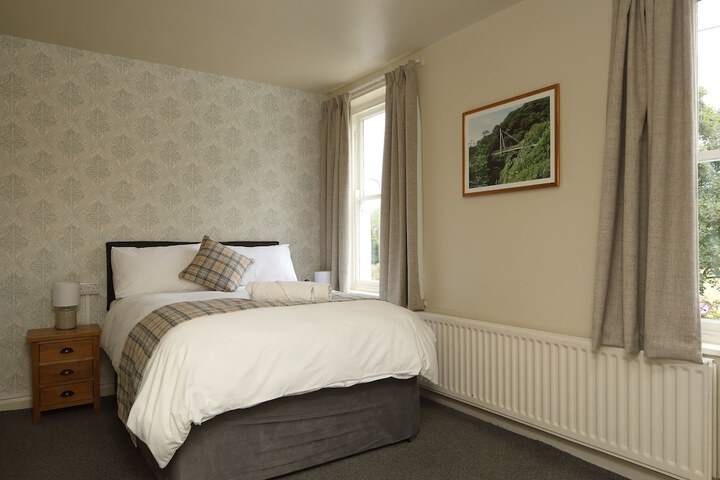 Room 5 of 25