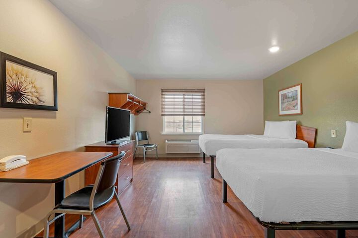 Standard Room, King or Two Doubles (2 of 11)