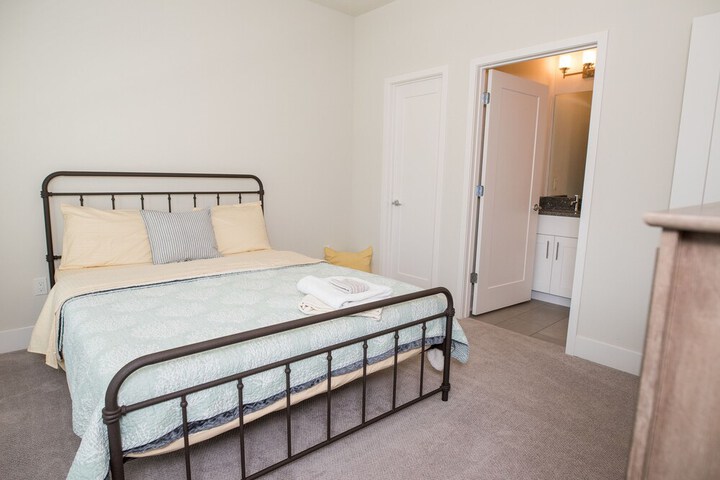 Room 4 of 42